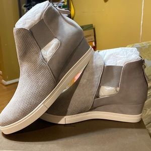 Brand New. Linea Paolo Wedge Sneaker. Grey Color. Size 10 1/2 M